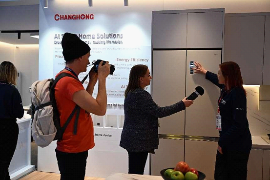 CES 2025：长虹多款AI产品亮相 中国“智”造闪耀科技秀彩神vll场(图2)
