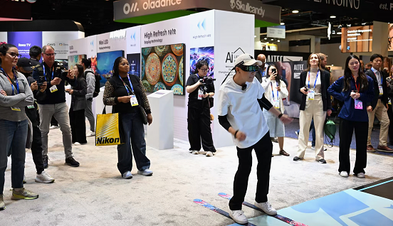 CES 2025：长虹多款AI产品亮相 中国“智”造闪耀科技秀彩神vll场(图5)