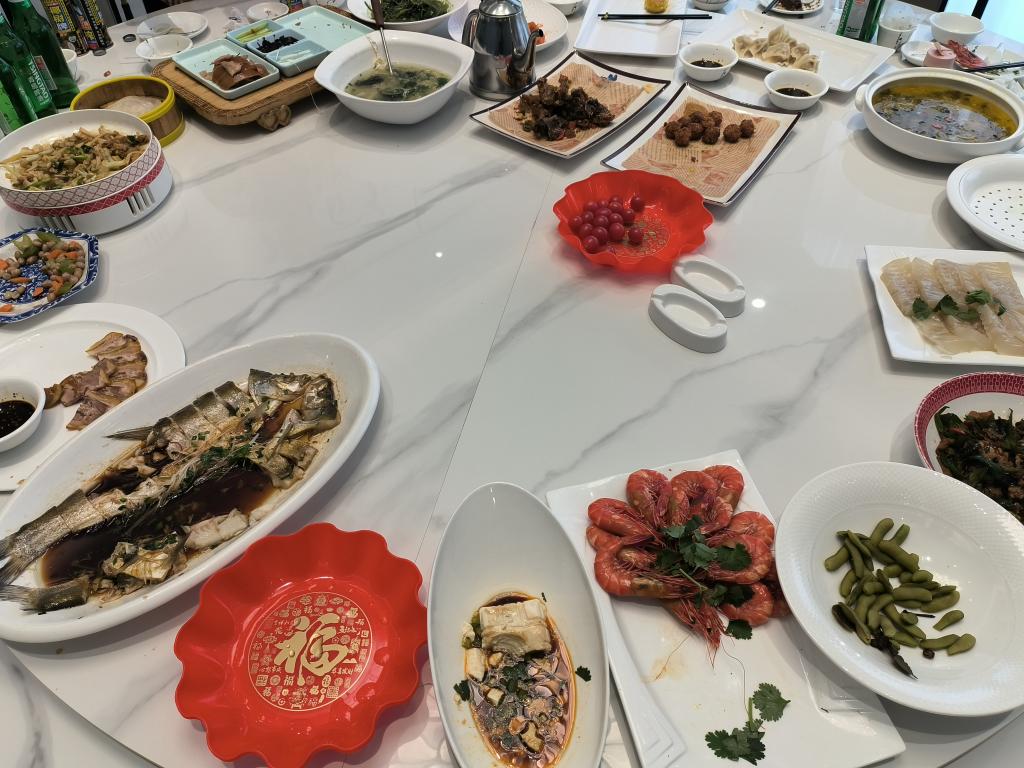 彩神vll新华视点·关注粮食浪费丨如何避免节日盛宴变“剩宴”？(图1)
