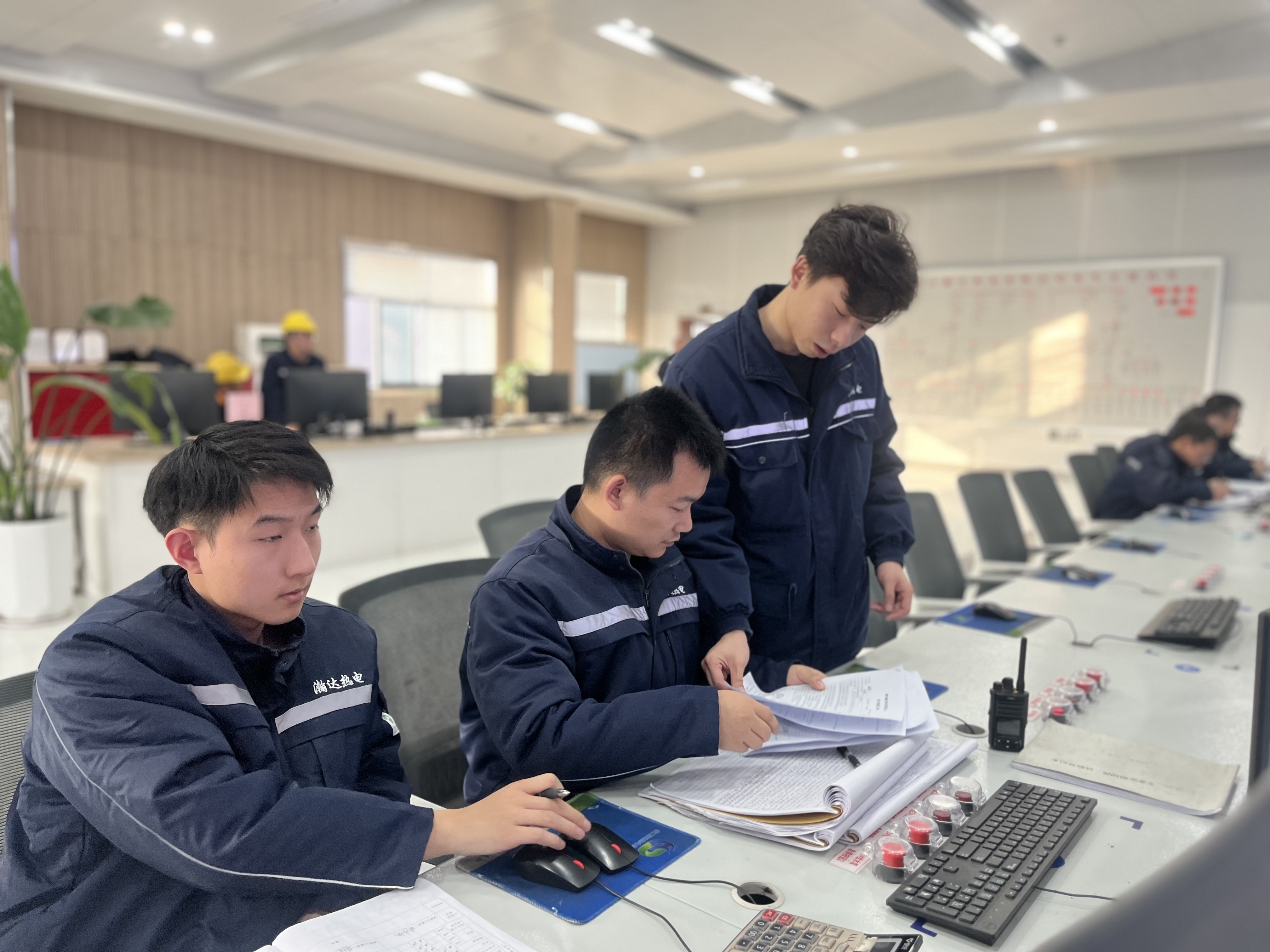 彩神vll坚守岗位保供热 跑好新年“第一棒”(图2)