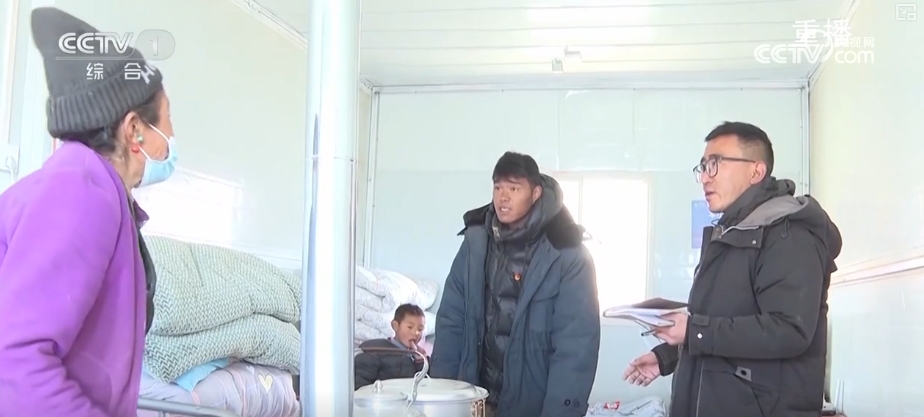 添置被褥、燃料安装取彩神vll暖设备 多举措保障震区百姓温暖过冬(图3)