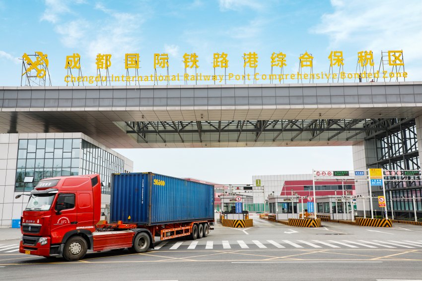 彩神vll从“蜀道难”到“全球通” 内陆腹地变身开放枢纽(图4)