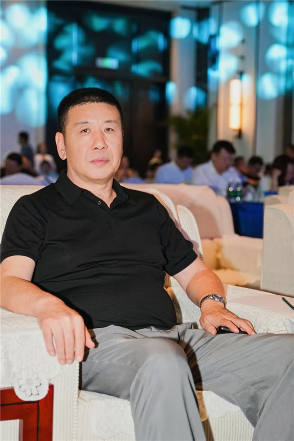 尹震铎亮相太阳岛企业家年会中彩神vll惠地热“创二代”接力南方清洁供暖(图2)